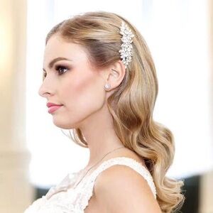 NWOT Crystal Floral Bridal Hair Clip - Silver Accent